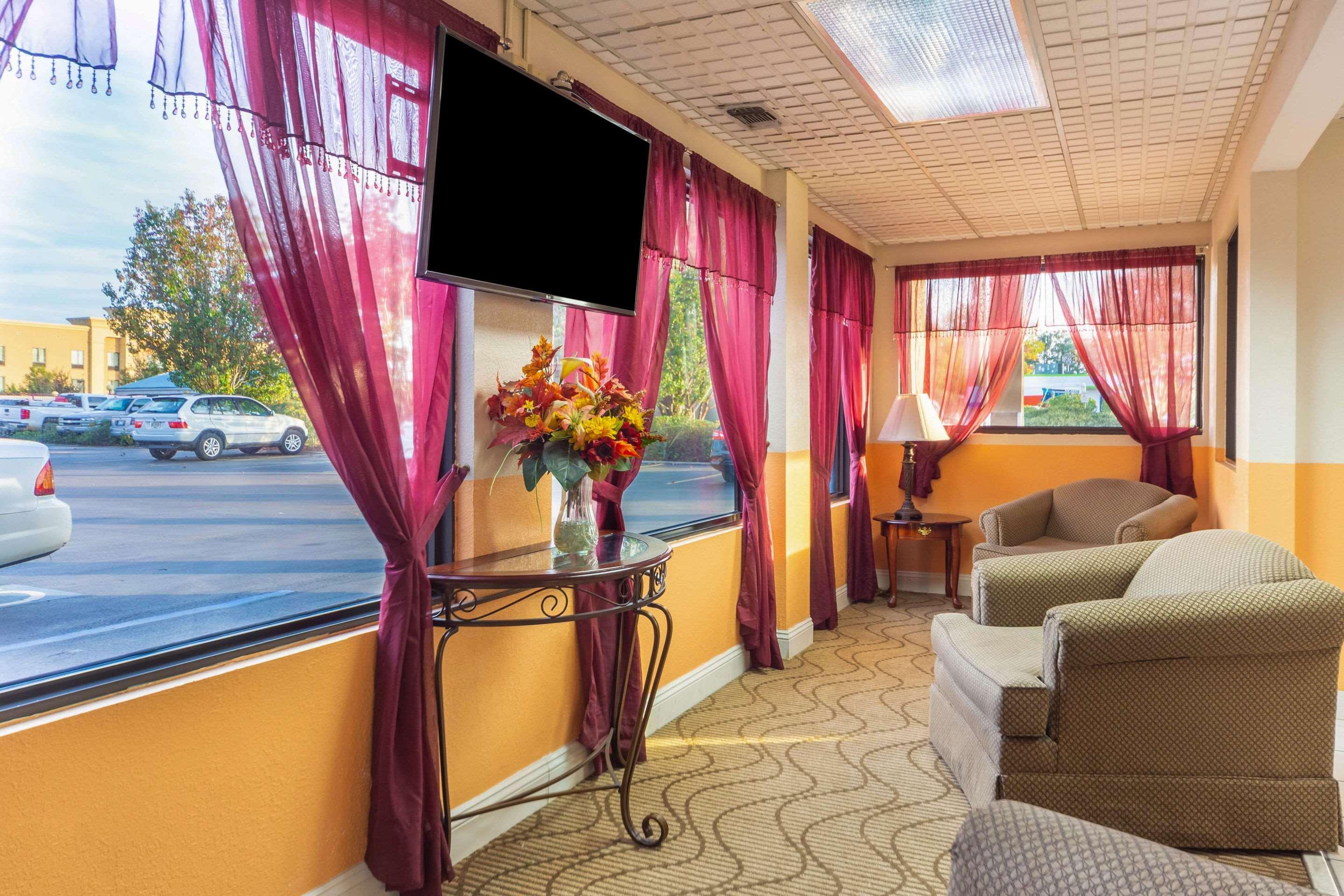 Econo Lodge Laurel Buitenkant foto